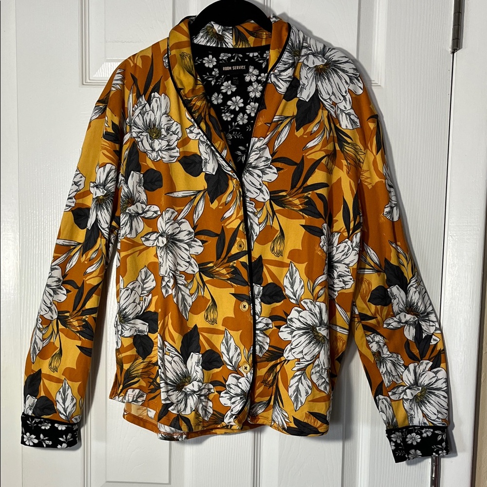 Room Service tropical floral print pajama top 
Black gold white long sleeve M